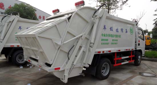 東風(fēng)小霸王壓縮式垃圾車(國(guó)六)