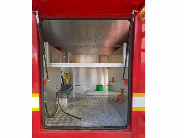 東風銳騏雙排四驅器材消防車(4×4)